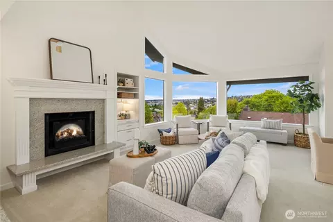 2616 4th Ave N #405, Seattle, WA 98109