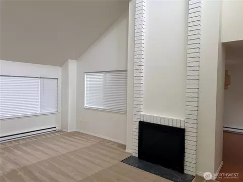 725 141st Pl NE #4, Bellevue, WA 98007