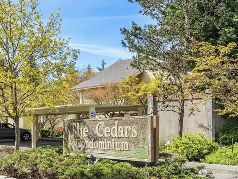 725 141st Pl NE #4, Bellevue, WA 98007