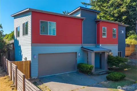 647 S 150th St, Burien, WA 98148