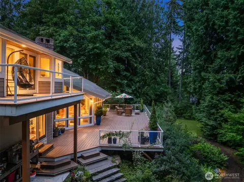 4560 Island Ave, Bainbridge Island, WA 98110