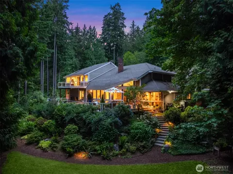 4560 Island Ave, Bainbridge Island, WA 98110