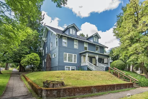 5201 19th Ave NE, Seattle, WA 98105
