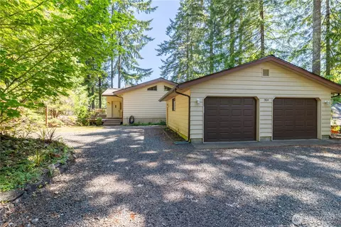 70 N Handicap Pl, Hoodsport, WA 98548