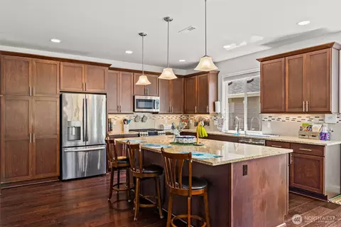 Kitchen - 3335 Arrowroot St SE, Lacey, WA 98513 photo 2 of 4