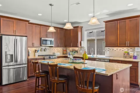 Kitchen - 3335 Arrowroot St SE, Lacey, WA 98513 photo 3 of 4