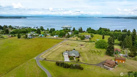 4764 Black Walnut Ter, Clinton, WA 98236