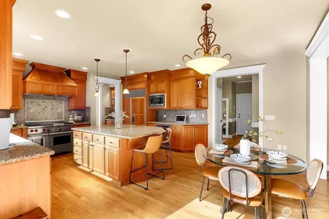 Kitchen - 10311 NE 194th St, Bothell, WA 98011 photo 4 of 5