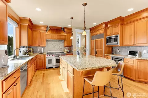 Kitchen - 10311 NE 194th St, Bothell, WA 98011 photo 2 of 5