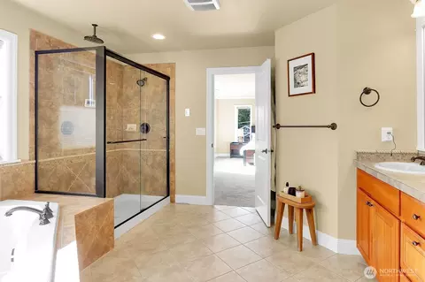 Bath - 10311 NE 194th St, Bothell, WA 98011 photo 3 of 5