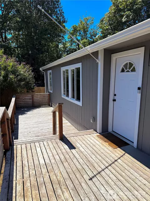 6589 NE Center St, Suquamish, WA 98392