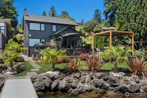15038 Beach Dr NE, Lake Forest Park, WA 98155