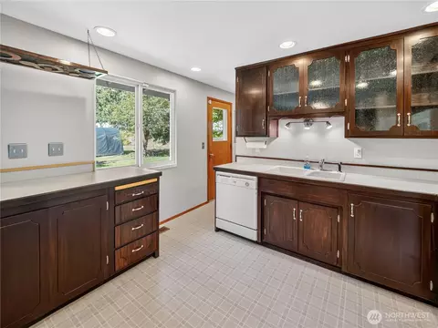 Kitchen - 22430 SE 392nd St, Enumclaw, WA 98022 photo 2 of 4