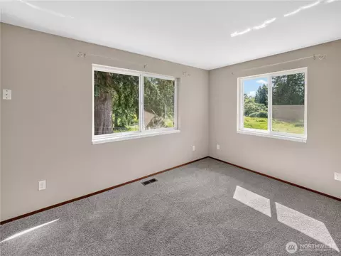 Bedroom - 22430 SE 392nd St, Enumclaw, WA 98022 photo 3 of 5