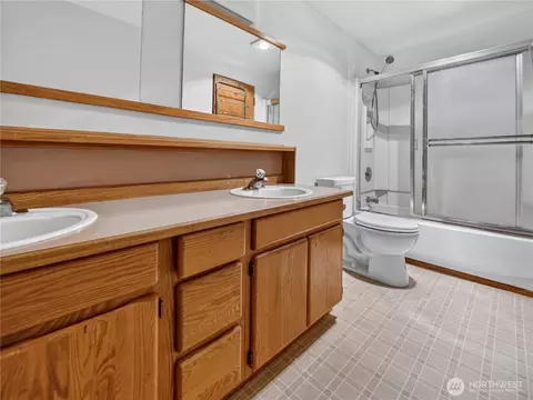 Bath - 22430 SE 392nd St, Enumclaw, WA 98022 photo 1 of 3