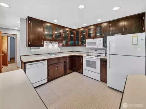 Kitchen - 22430 SE 392nd St, Enumclaw, WA 98022 photo 4 of 4