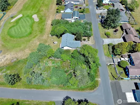301 Octopus Ave NE, Ocean Shores, WA 98569
