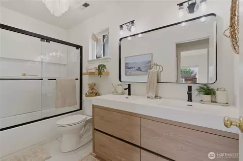 Bath - 1059 Lafromboise St, Enumclaw, WA 98022 photo 1 of 2
