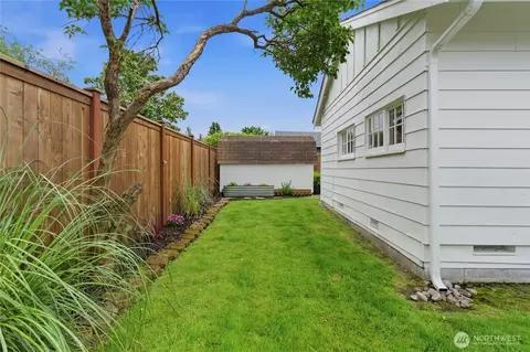 Exterior - 1059 Lafromboise St, Enumclaw, WA 98022 photo 6 of 11