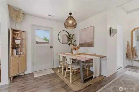 Entry Way - 1059 Lafromboise St, Enumclaw, WA 98022 photo 5 of 5