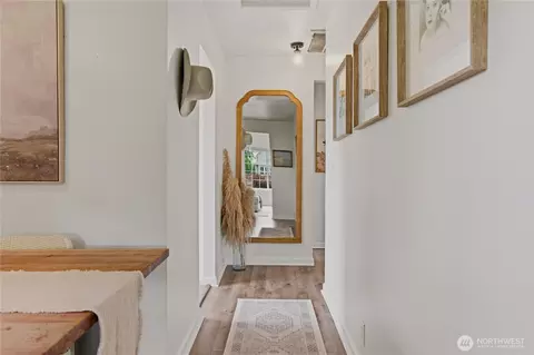 Entry Way - 1059 Lafromboise St, Enumclaw, WA 98022 photo 3 of 5