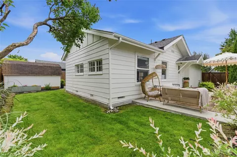 Exterior - 1059 Lafromboise St, Enumclaw, WA 98022 photo 5 of 11