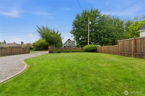 Exterior - 1059 Lafromboise St, Enumclaw, WA 98022 photo 10 of 11