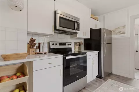 Kitchen - 1059 Lafromboise St, Enumclaw, WA 98022 photo 3 of 4