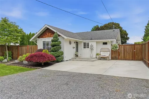 Exterior - 1059 Lafromboise St, Enumclaw, WA 98022 photo 7 of 11