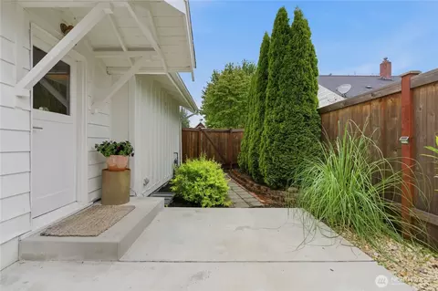 Exterior - 1059 Lafromboise St, Enumclaw, WA 98022 photo 3 of 11