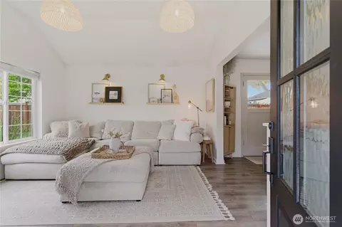 Entry Way - 1059 Lafromboise St, Enumclaw, WA 98022 photo 1 of 5