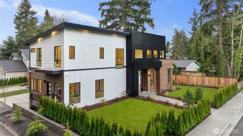 10416 130th Ave NE, Kirkland, WA 98033