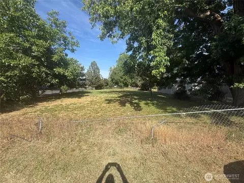 1413 SE Central Ave, College Place, WA 99324