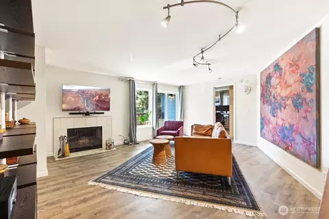 3045 20th Ave W #202, Seattle, WA 98199