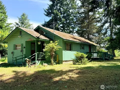 503 Centre St N, Rainier, WA 98576