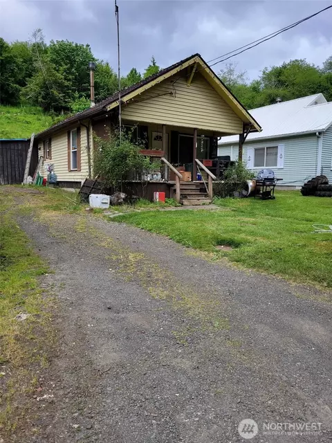1534 Larch St, Raymond, WA 98577