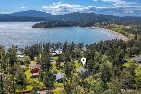 127 Montgomery Ln, Eastsound, WA 98245