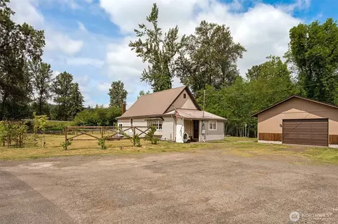 8512 Driftwood Ln, Castle Rock, WA 98611
