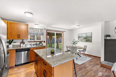 Kitchen - 19310 Crescent Dr E, Spanaway, WA 98387 photo 4 of 4
