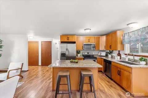 Kitchen - 19310 Crescent Dr E, Spanaway, WA 98387 photo 1 of 4