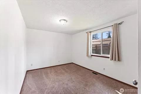 Bedroom - 19310 Crescent Dr E, Spanaway, WA 98387 photo 3 of 6