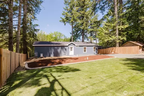 401 E Trails End Dr, Belfair, WA 98528