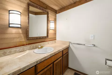 Bath - 2922 147th Pl SE, Mill Creek, WA 98012 photo 2 of 4