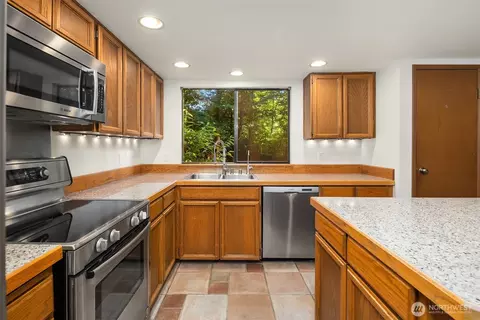 Kitchen - 2922 147th Pl SE, Mill Creek, WA 98012 photo 2 of 2