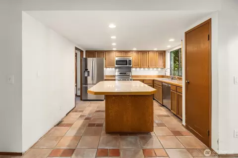 Kitchen - 2922 147th Pl SE, Mill Creek, WA 98012 photo 1 of 2