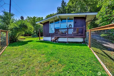 5700 212th St SW, Mountlake Terrace, WA 98043