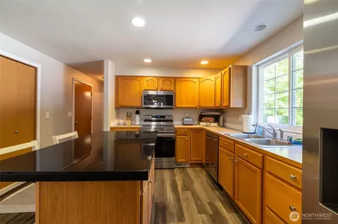 Kitchen - 465 33 Sargent Rd, Winlock, WA 98596 photo 1 of 3