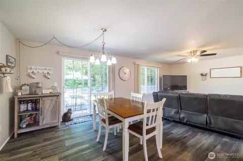 Dining - 465 33 Sargent Rd, Winlock, WA 98596 photo 1 of 2
