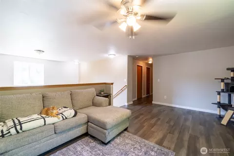 Living - 465 33 Sargent Rd, Winlock, WA 98596 photo 2 of 2