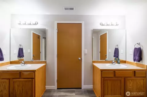 Bath - 465 33 Sargent Rd, Winlock, WA 98596 photo 1 of 6